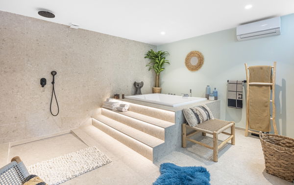 Elegant townhouse with private pool & panoramic views in Arco Iris, Altos de Puente Romano