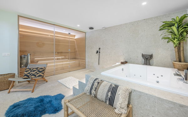 Elegant townhouse with private pool & panoramic views in Arco Iris, Altos de Puente Romano