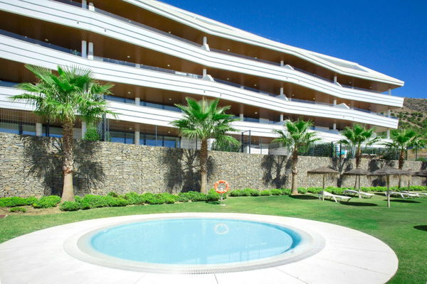 Incredible fully furnished penthouse with spectacular views in El Higuerón West, Fuengirola