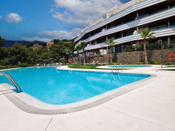 Incredible fully furnished penthouse with spectacular views in El Higuerón West, Fuengirola