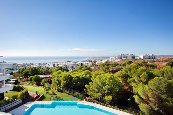 Incredible fully furnished penthouse with spectacular views in El Higuerón West, Fuengirola