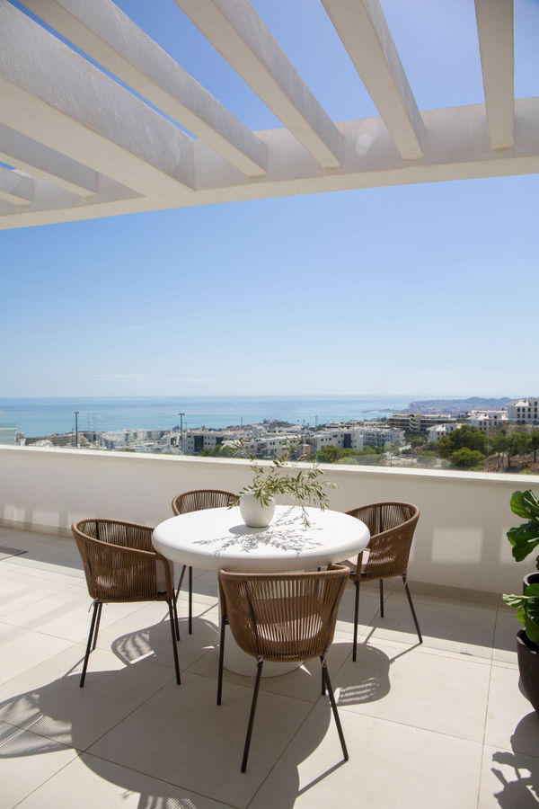 Incredible fully furnished penthouse with spectacular views in El Higuerón West, Fuengirola