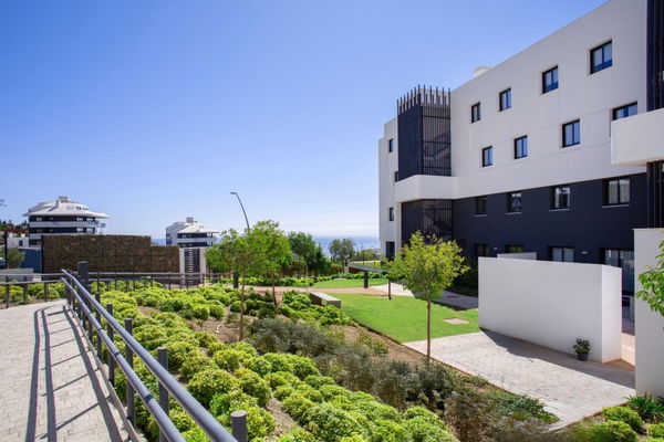 Incredible fully furnished penthouse with spectacular views in El Higuerón West, Fuengirola