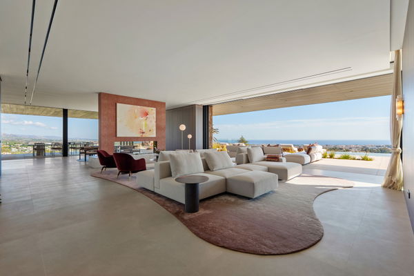 Impressive panoramic sea view villa in El Herrojo Alto, Benahavís