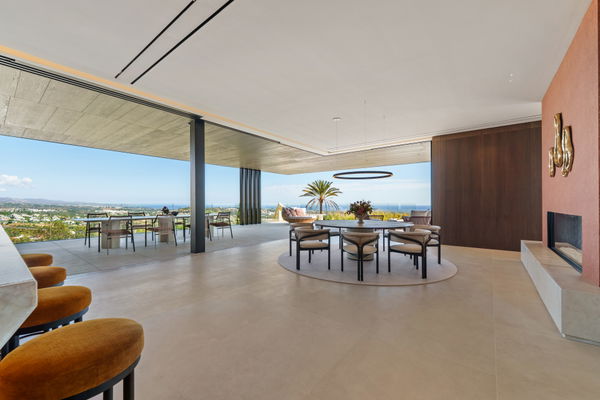 Impressive panoramic sea view villa in El Herrojo Alto, Benahavís