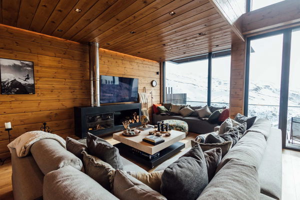 Impeccable villa with breathtaking views, located just 400 meters from the ski lifts of the Sierra Nevada ski resort, Granada