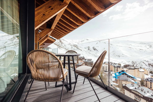 Impeccable villa with breathtaking views, located just 400 meters from the ski lifts of the Sierra Nevada ski resort, Granada