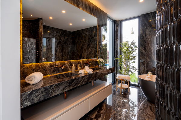 Incredible new-build luxury villa with panoramic views in El Paraiso, Estepona East