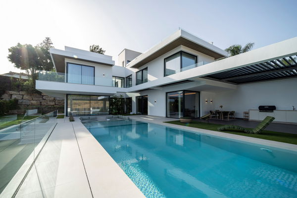Incredible new-build luxury villa with panoramic views in El Paraiso, Estepona East