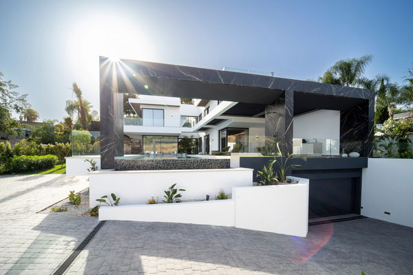 Incredible new-build luxury villa with panoramic views in El Paraiso, Estepona East