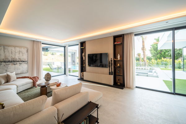 Incredible new-build luxury villa with panoramic views in El Paraiso, Estepona East