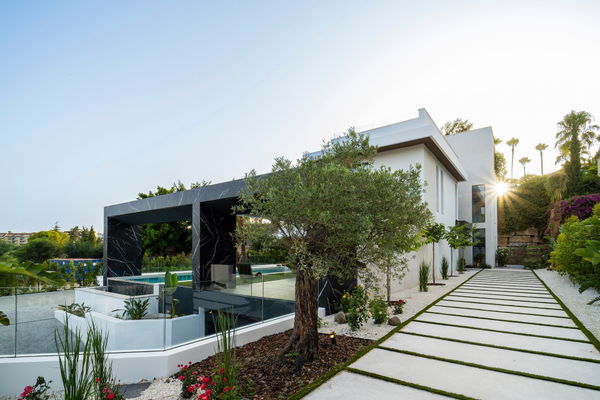 Incredible new-build luxury villa with panoramic views in El Paraiso, Estepona East