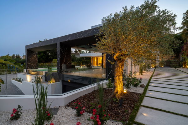 Incredible new-build luxury villa with panoramic views in El Paraiso, Estepona East
