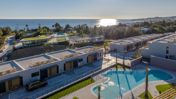 Modern and bright townhouse with spectacular views of a golf course in Reserva del Chaparral, Mijas Costa