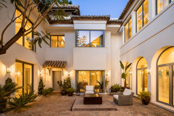 Stunning mediterranean villla with impressive views in Monte Halcones, Benahavís