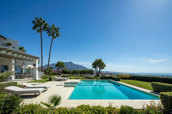 Stunning mediterranean villla with impressive views in Monte Halcones, Benahavís