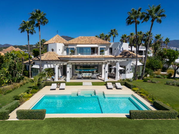 Stunning mediterranean villla with impressive views in Monte Halcones, Benahavís