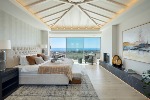 Stunning mediterranean villla with impressive views in Monte Halcones, Benahavís