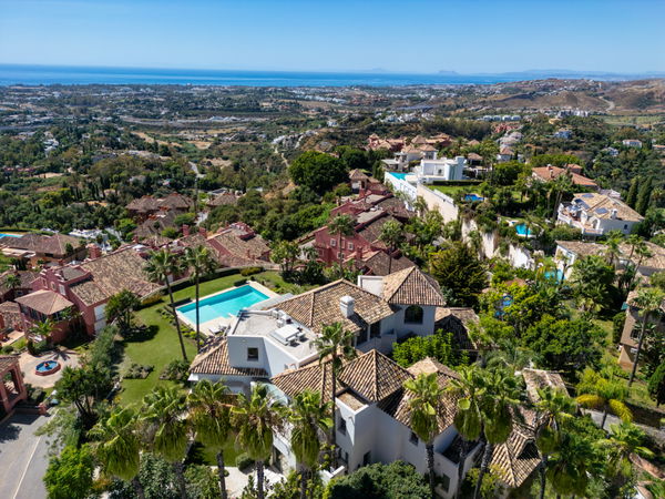 Stunning mediterranean villla with impressive views in Monte Halcones, Benahavís