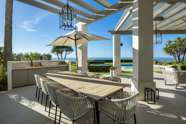 Stunning mediterranean villla with impressive views in Monte Halcones, Benahavís