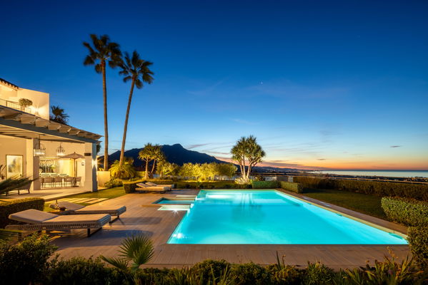 Stunning mediterranean villla with impressive views in Monte Halcones, Benahavís