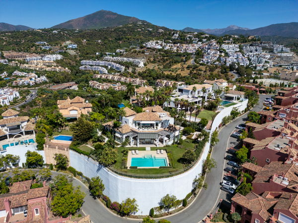 Stunning mediterranean villla with impressive views in Monte Halcones, Benahavís