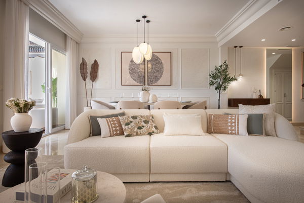 Elegant duplex penthouse with golf views in the prestigious Las Alamandas, Nueva Andalucia