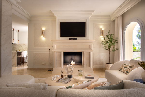 Elegant duplex penthouse with golf views in the prestigious Las Alamandas, Nueva Andalucia