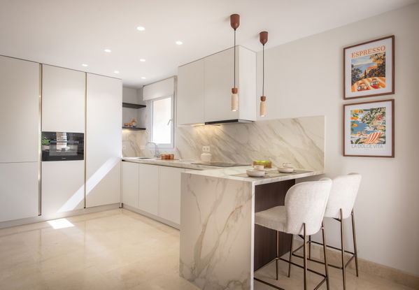 Elegant duplex penthouse with golf views in the prestigious Las Alamandas, Nueva Andalucia