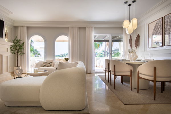 Elegant duplex penthouse with golf views in the prestigious Las Alamandas, Nueva Andalucia