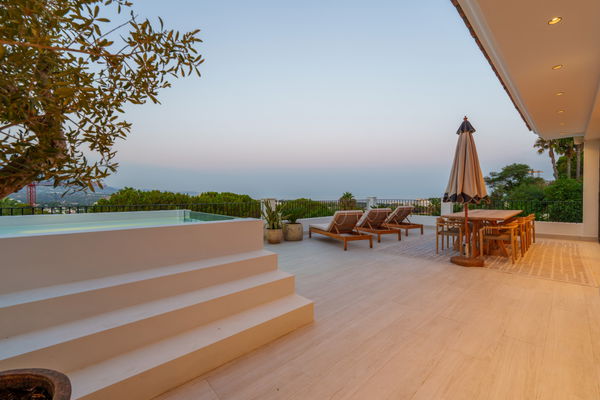 Mediterranean-style villa in the heart of Nueva Andalucía, Marbella.