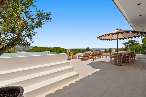Mediterranean-style villa in the heart of Nueva Andalucía, Marbella.
