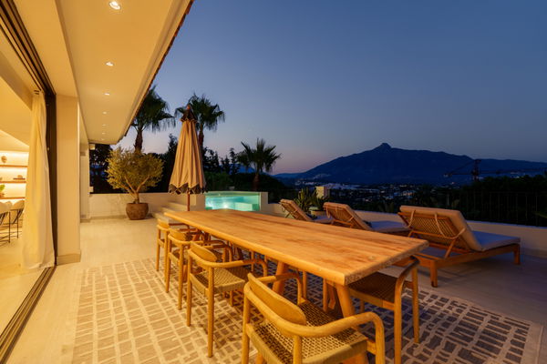 Mediterranean-style villa in the heart of Nueva Andalucía, Marbella.
