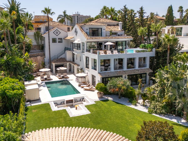 Mediterranean-style villa in the heart of Nueva Andalucía, Marbella.