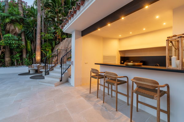Mediterranean-style villa in the heart of Nueva Andalucía, Marbella.