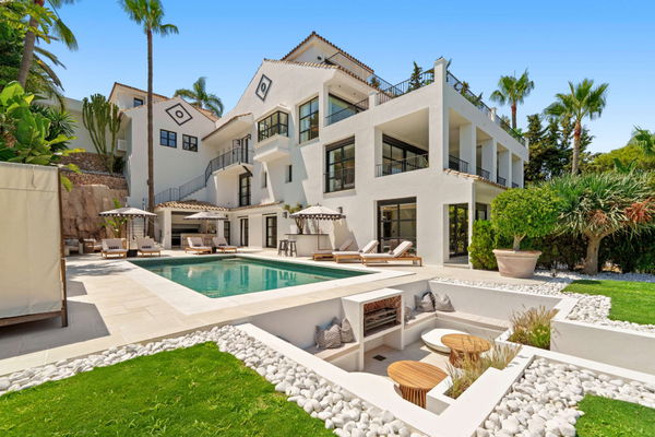 Mediterranean-style villa in the heart of Nueva Andalucía, Marbella.
