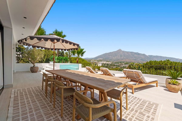 Mediterranean-style villa in the heart of Nueva Andalucía, Marbella.