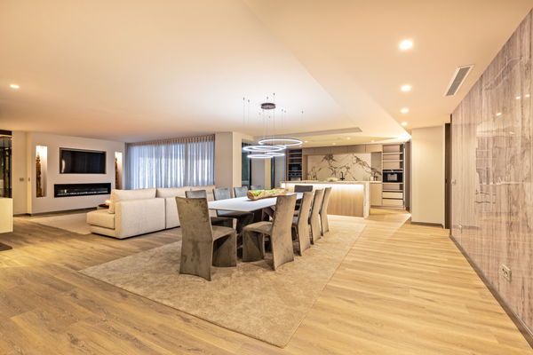 Exquisite five bedroom apartment including a garage space in Puerto Banús, Marbella