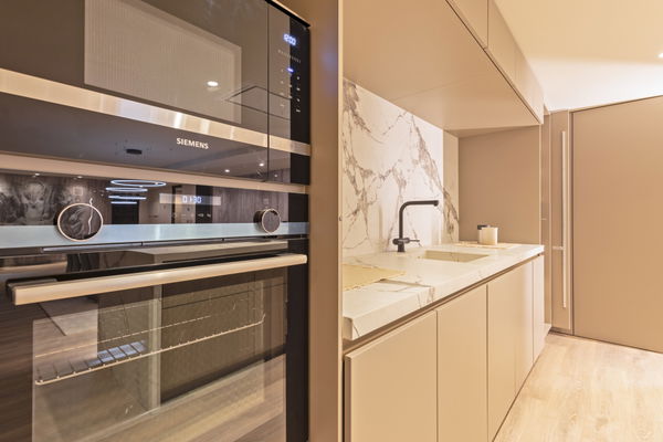 Exquisite five bedroom apartment including a garage space in Puerto Banús, Marbella