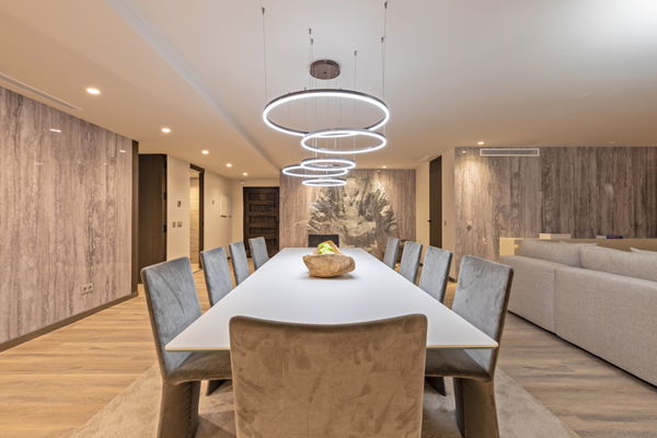 Exquisite five bedroom apartment including a garage space in Puerto Banús, Marbella