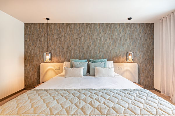 Exquisite five bedroom apartment including a garage space in Puerto Banús, Marbella