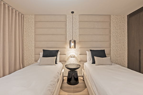 Exquisite five bedroom apartment including a garage space in Puerto Banús, Marbella