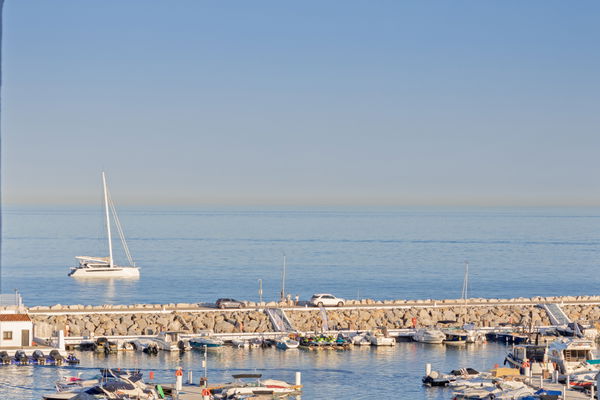 Exquisite five bedroom apartment including a garage space in Puerto Banús, Marbella