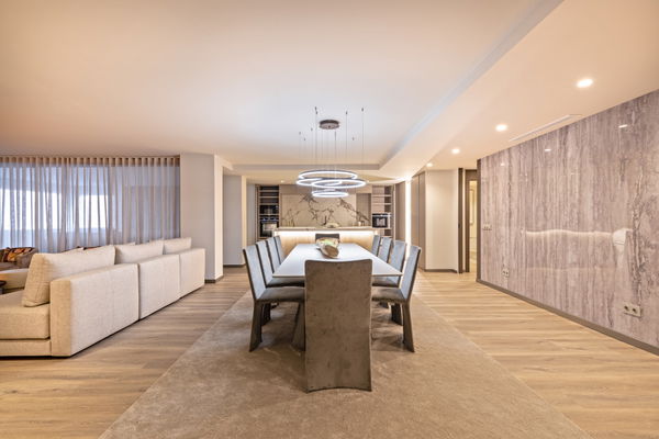 Exquisite five bedroom apartment including a garage space in Puerto Banús, Marbella