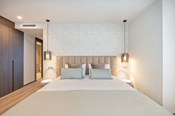 Exquisite five bedroom apartment including a garage space in Puerto Banús, Marbella
