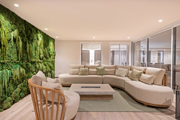 Exquisite five bedroom apartment including a garage space in Puerto Banús, Marbella
