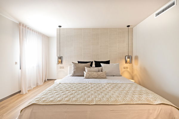 Exquisite five bedroom apartment including a garage space in Puerto Banús, Marbella