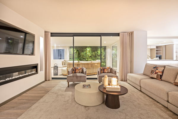 Exquisite five bedroom apartment including a garage space in Puerto Banús, Marbella