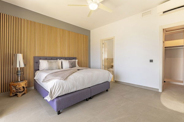 Contemporary villa with heated pool in El Rosario, Marbella East