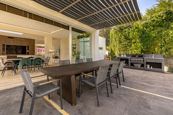 Contemporary villa with heated pool in El Rosario, Marbella East